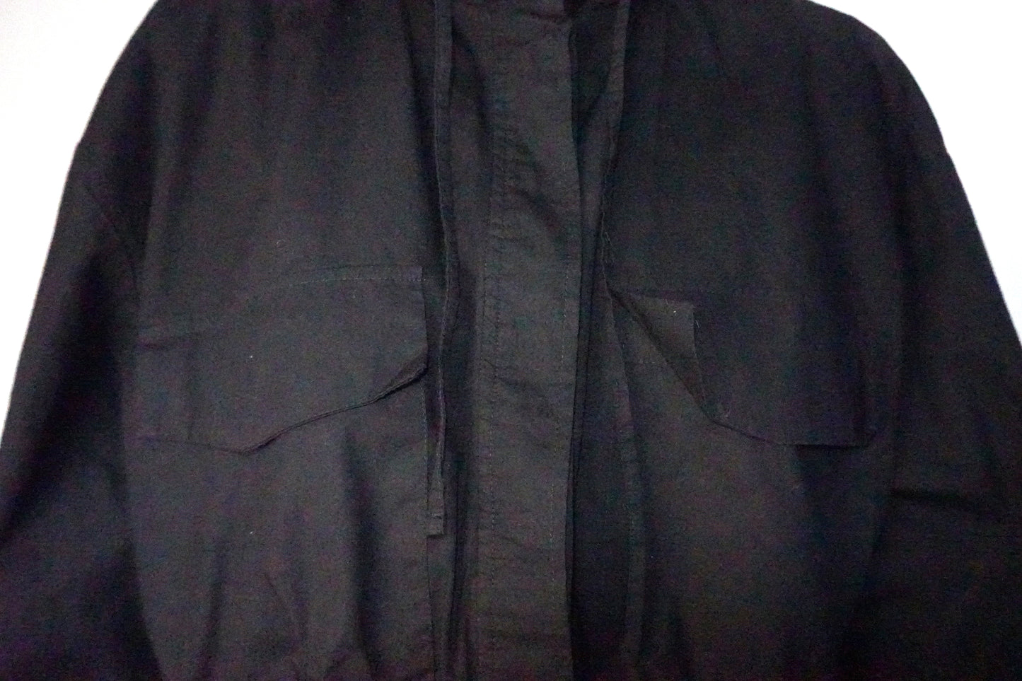 schwarze Kurz-Bluse mit Kapuze