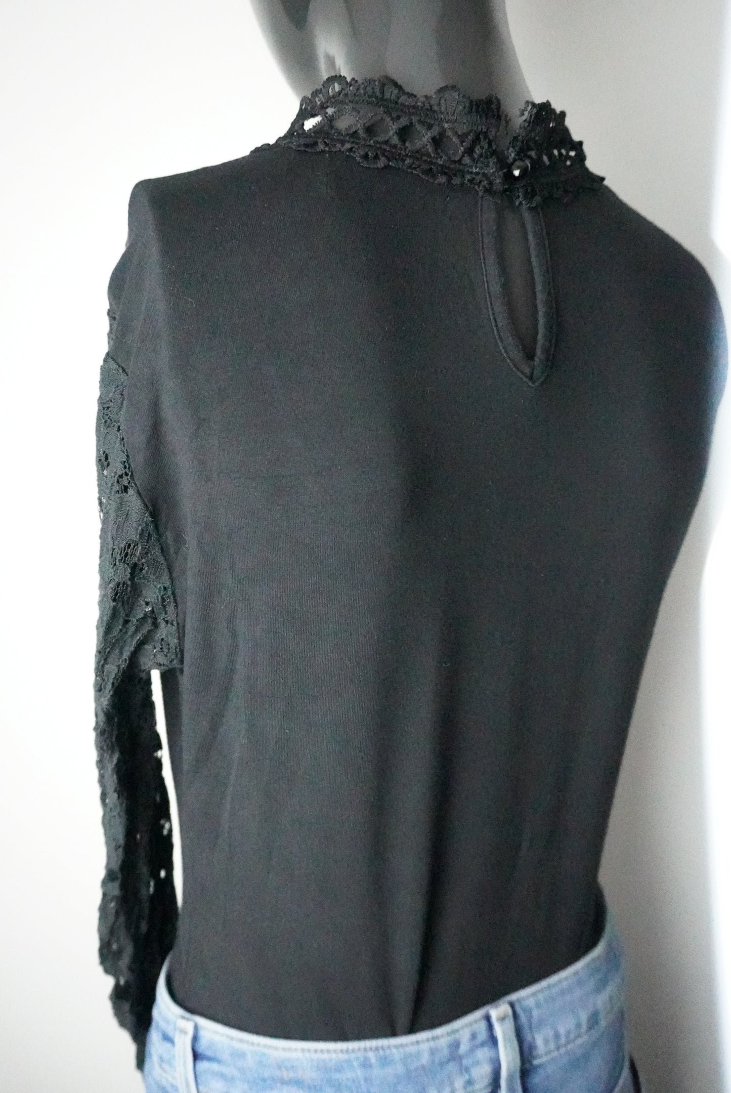 Langarmbody mit Spitze