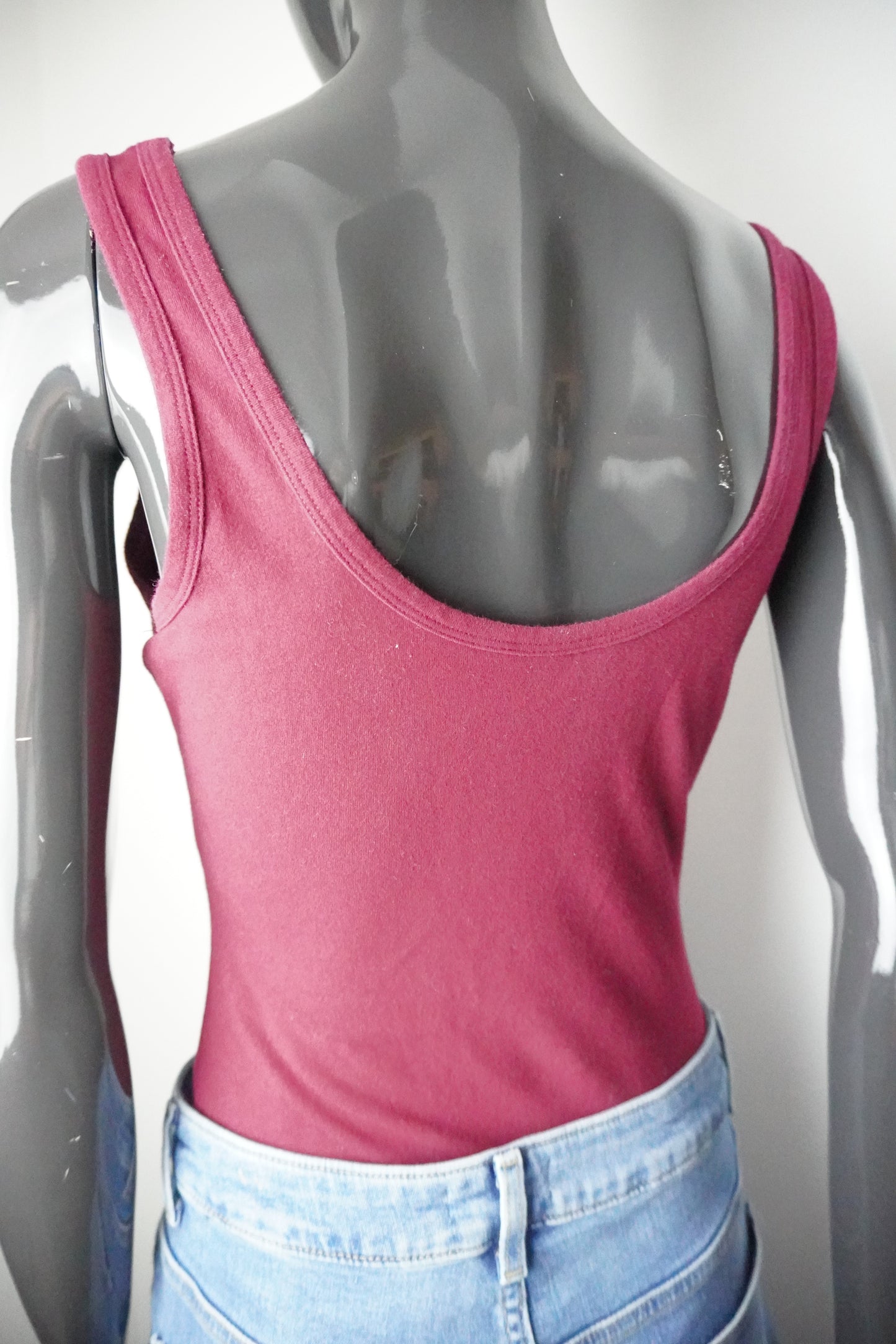 weinroter Guess-Body