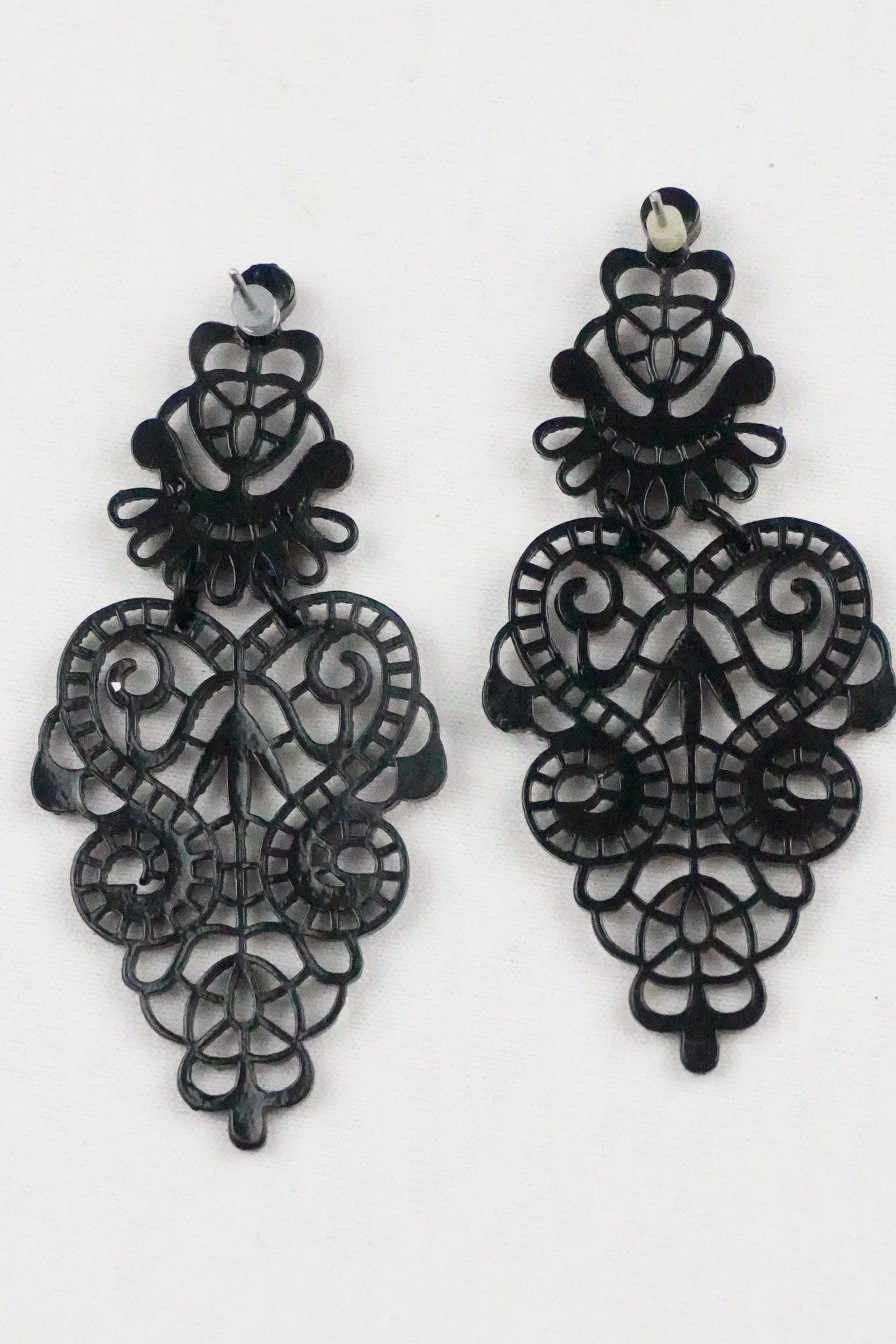 Ornamente-Ohrhänger schwarz