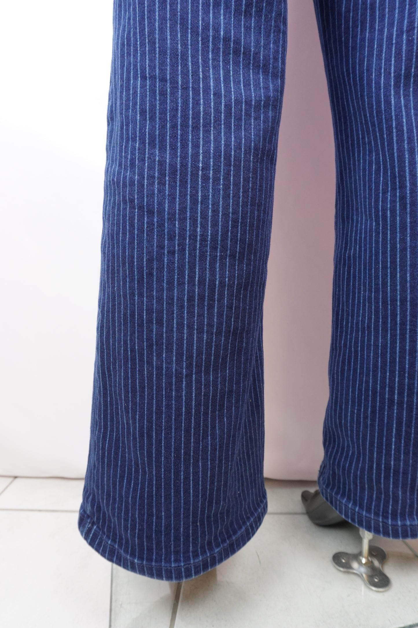 TMRW Jeans mit dezenten Streifen
