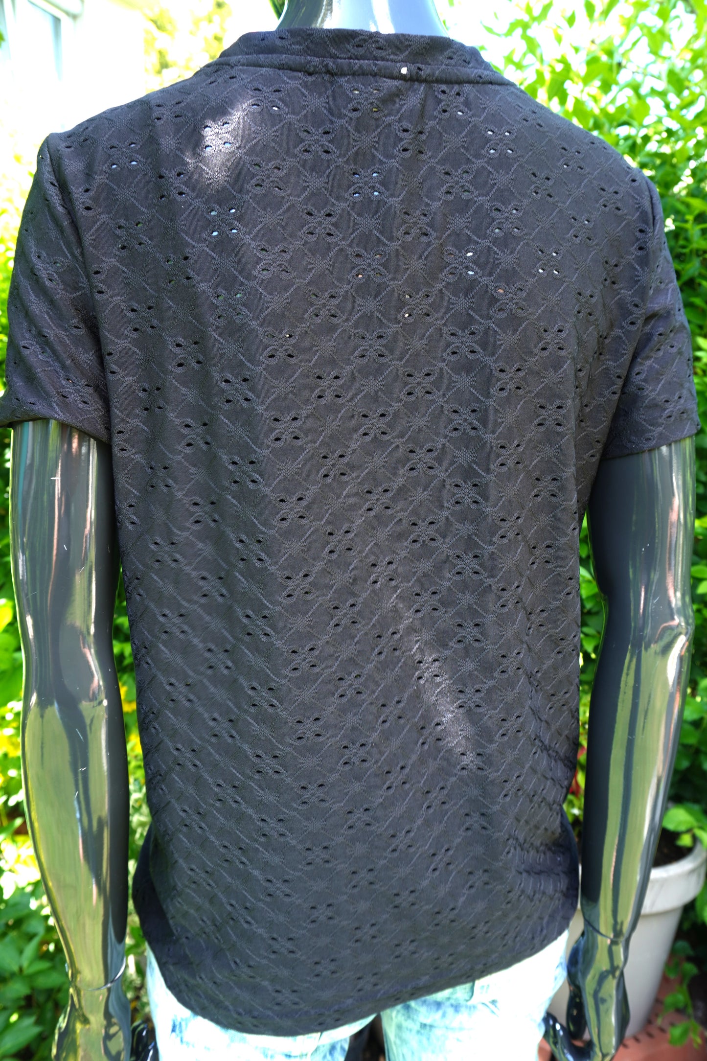 JDY Shirt schwarz mit Lochmuster