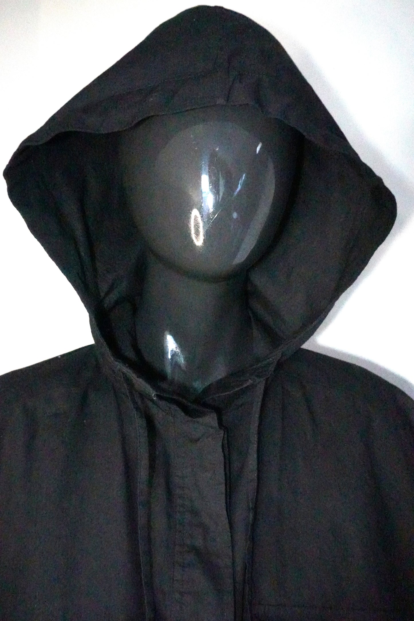 schwarze Kurz-Bluse mit Kapuze