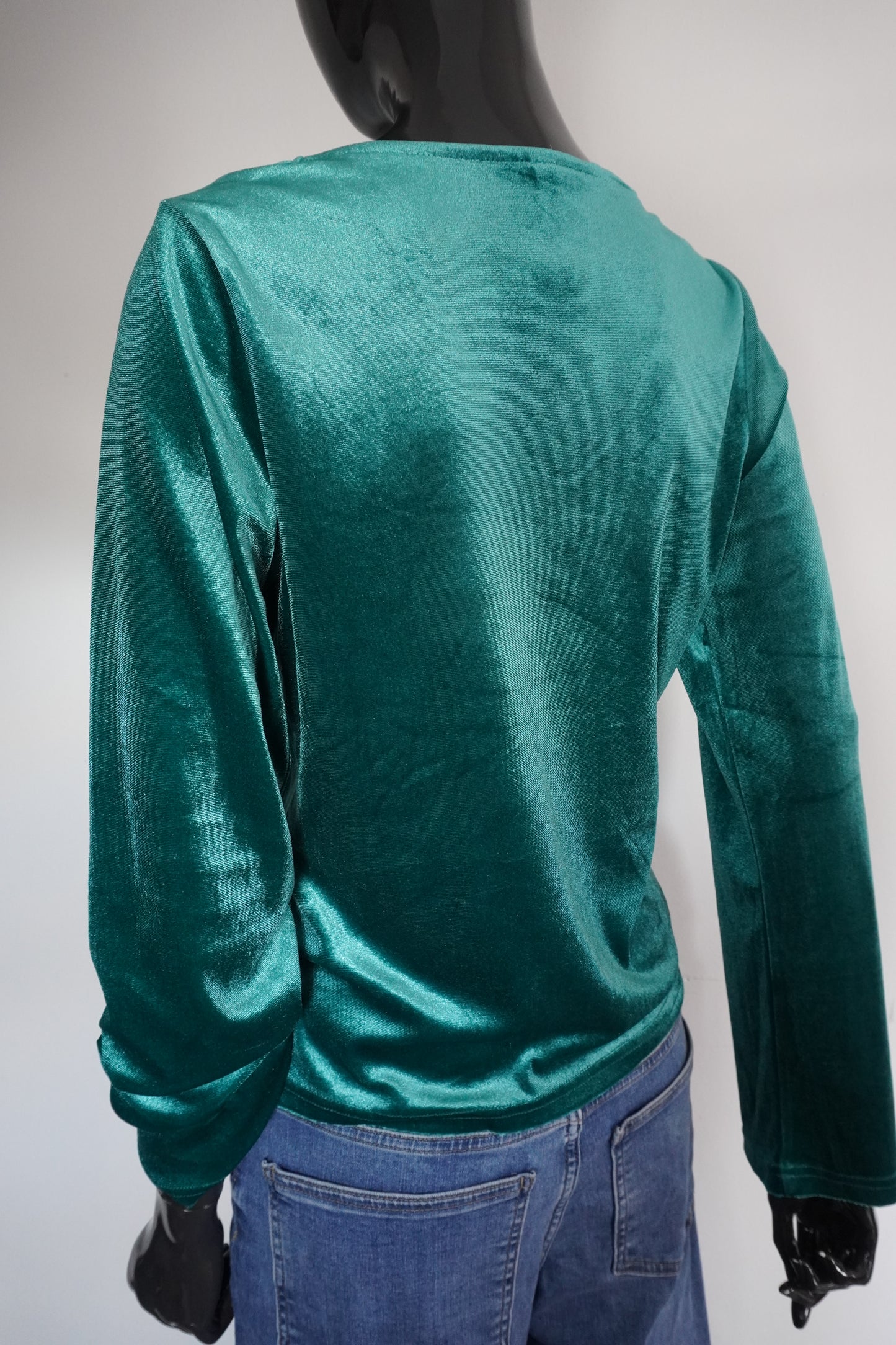 leuchtend grünes Samt-Shirt
