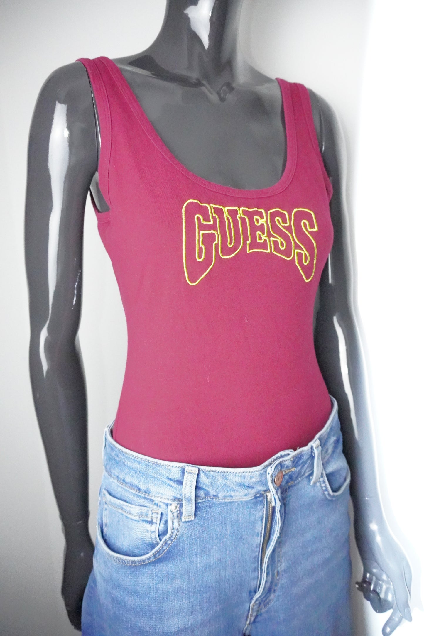 weinroter Guess-Body