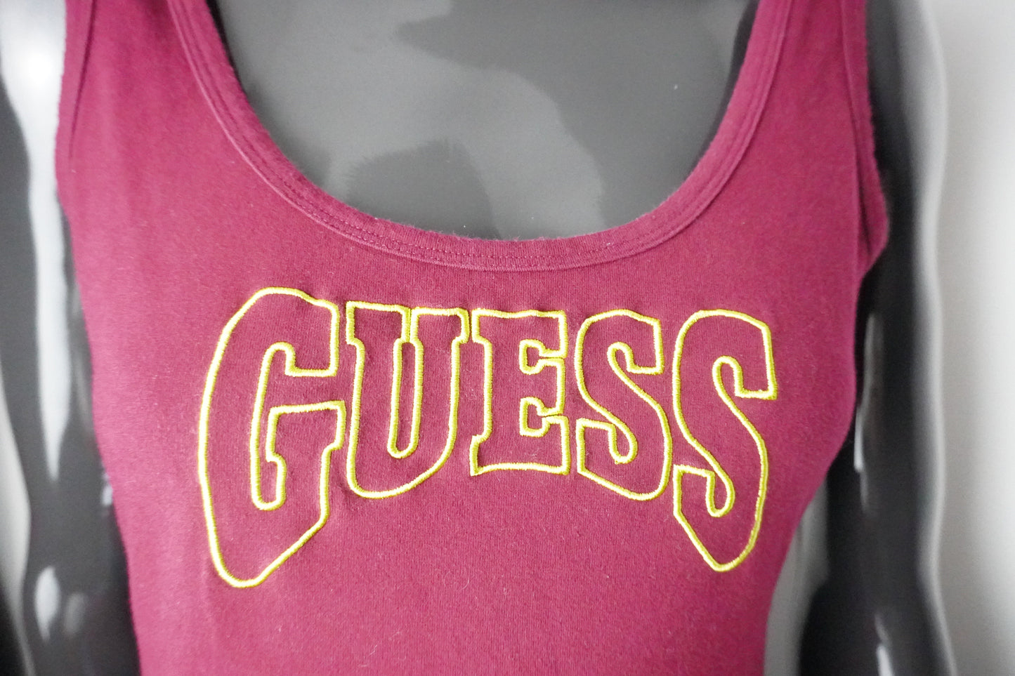 weinroter Guess-Body