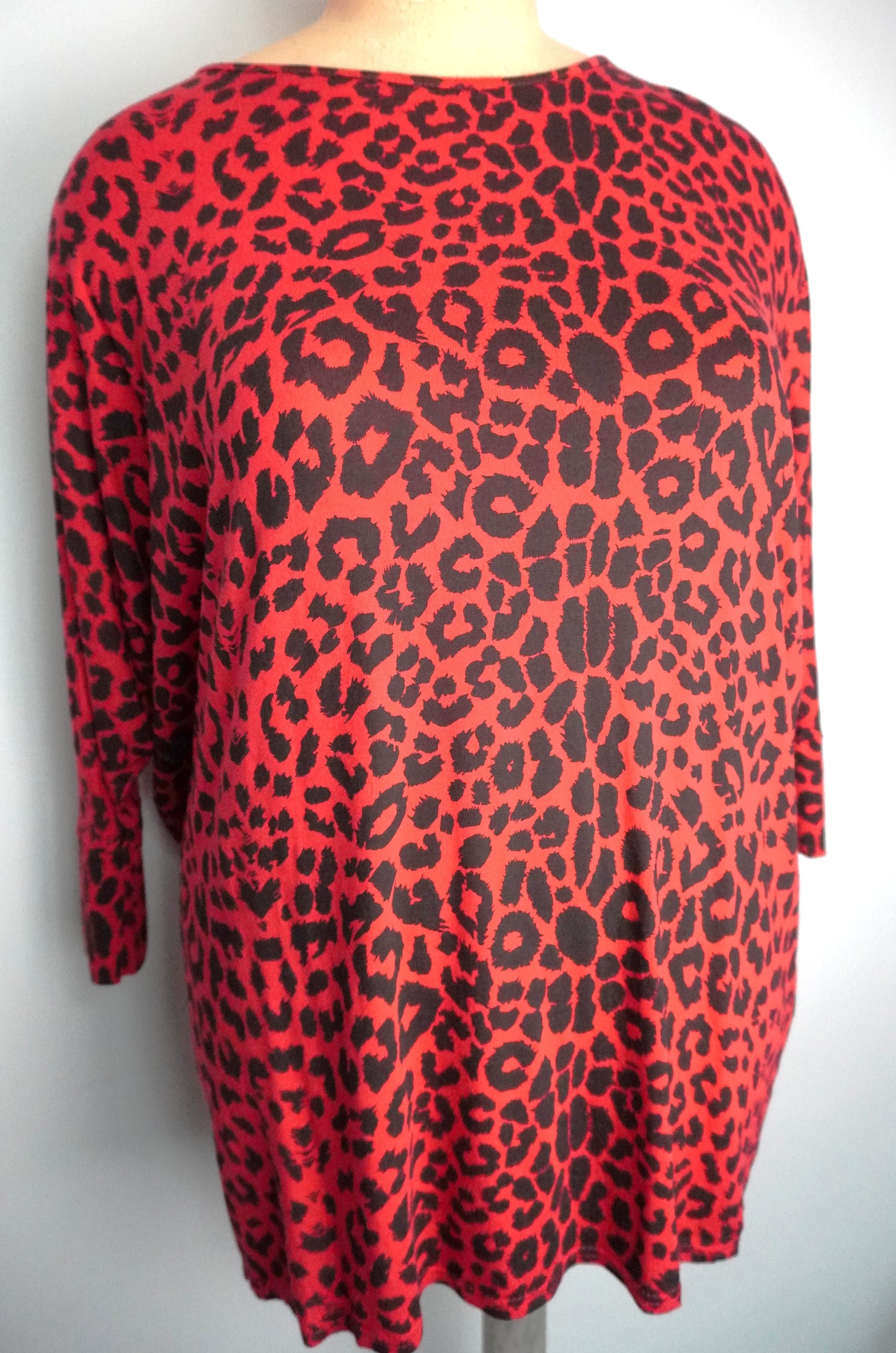 rote Leo-long-Bluse