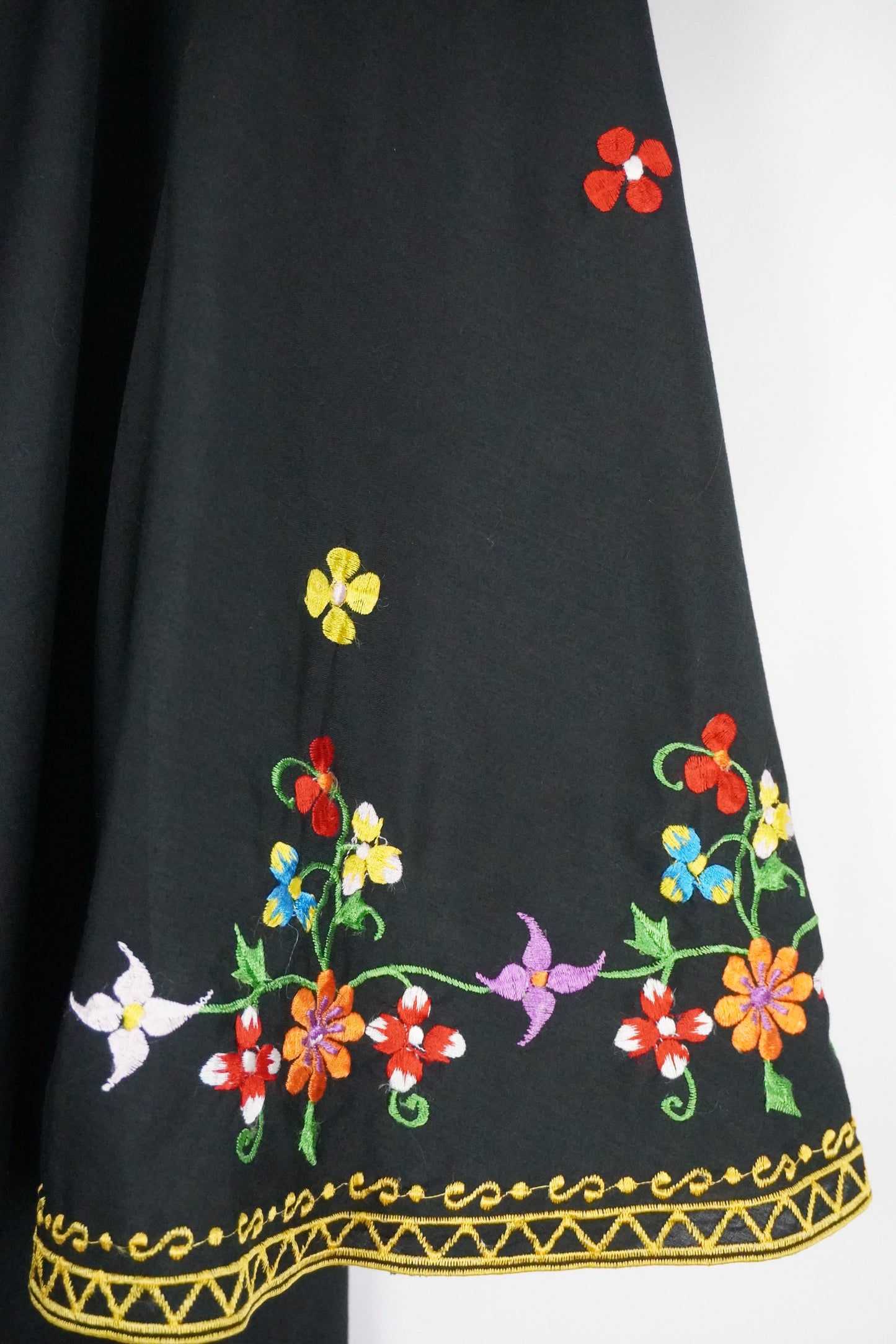 schwarz Bluse mit weiten Ärmeln & Blumen