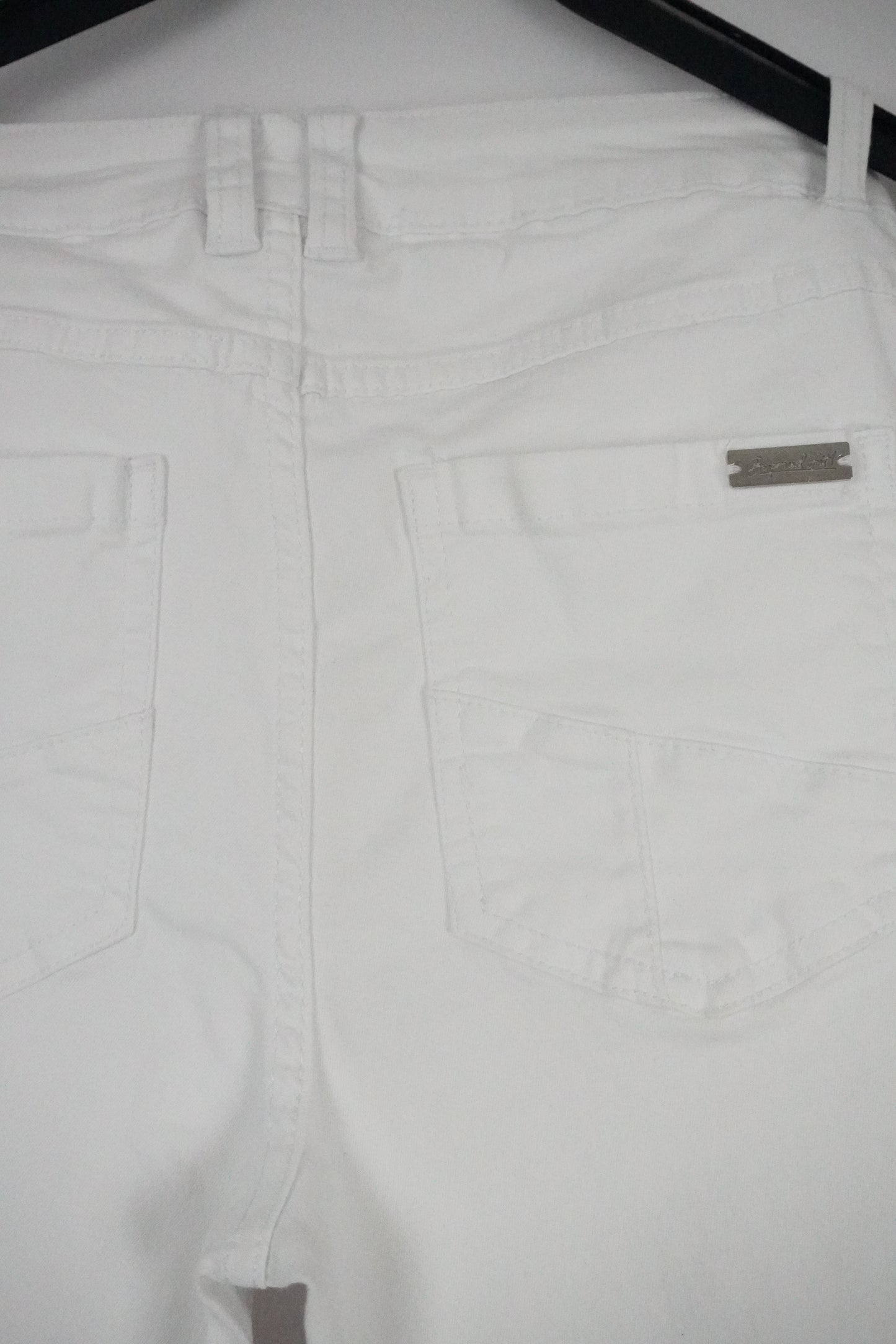 weiße Capri-Jeans