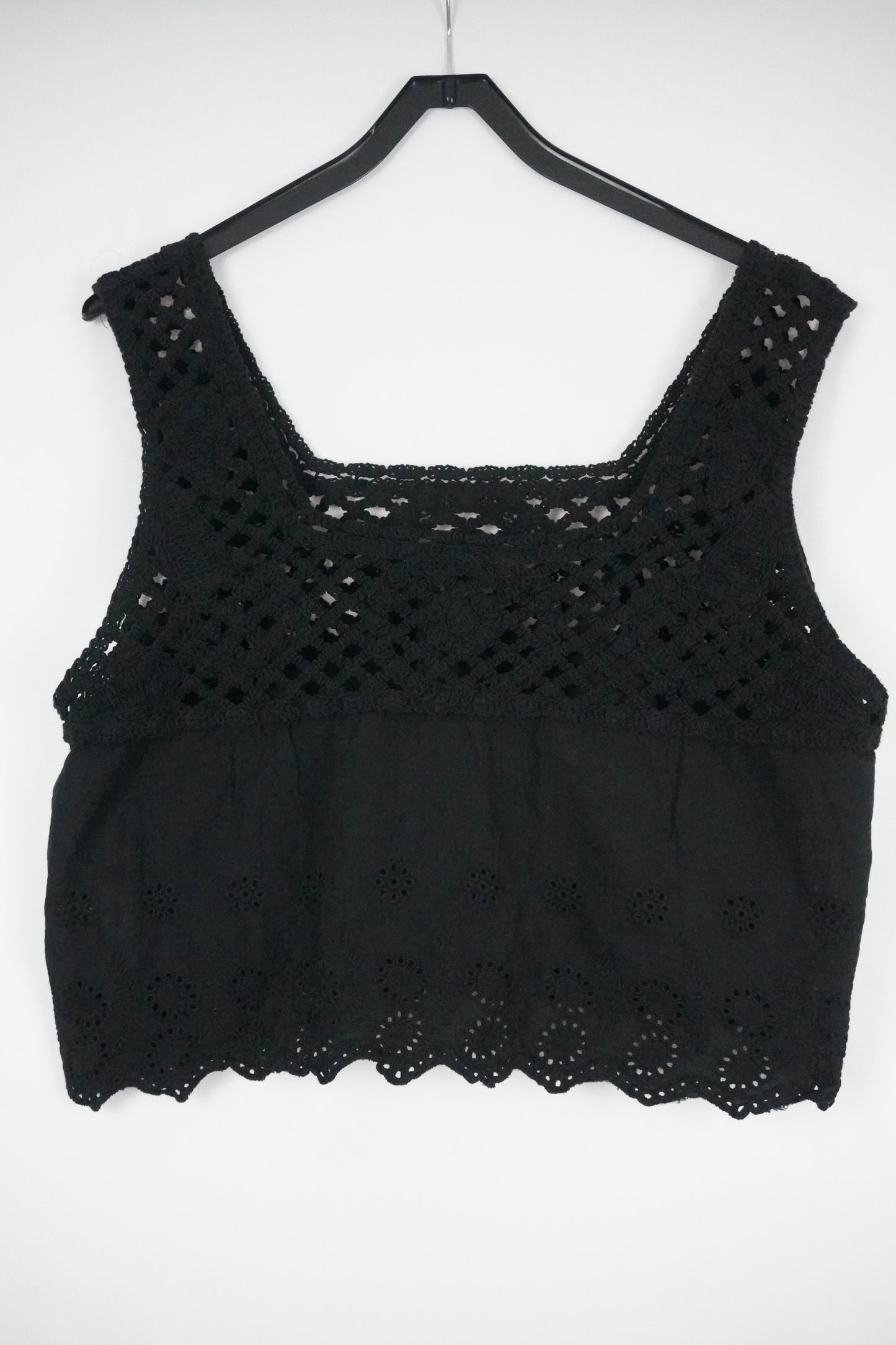 schwarzes crop top
