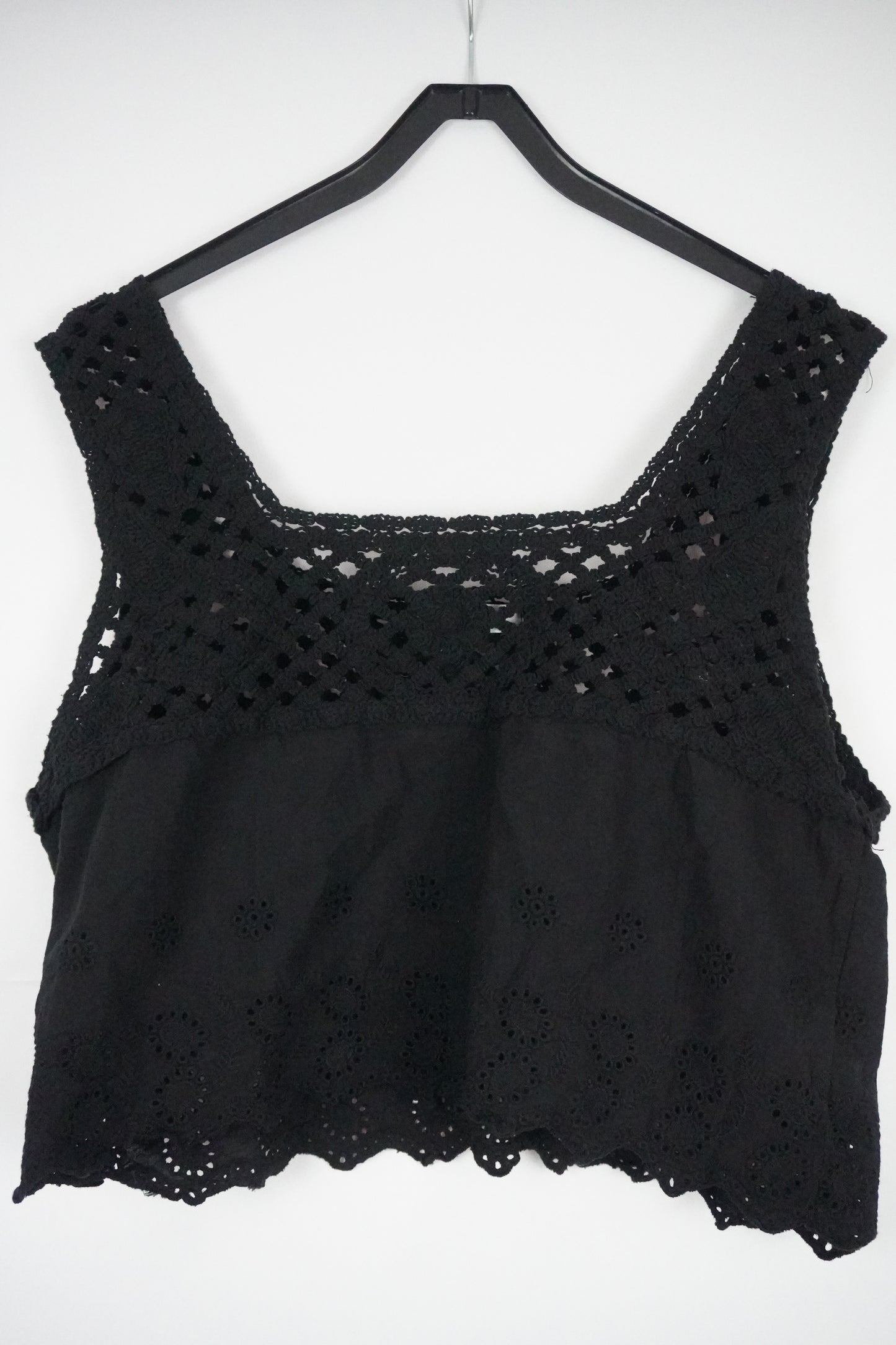 schwarzes crop top