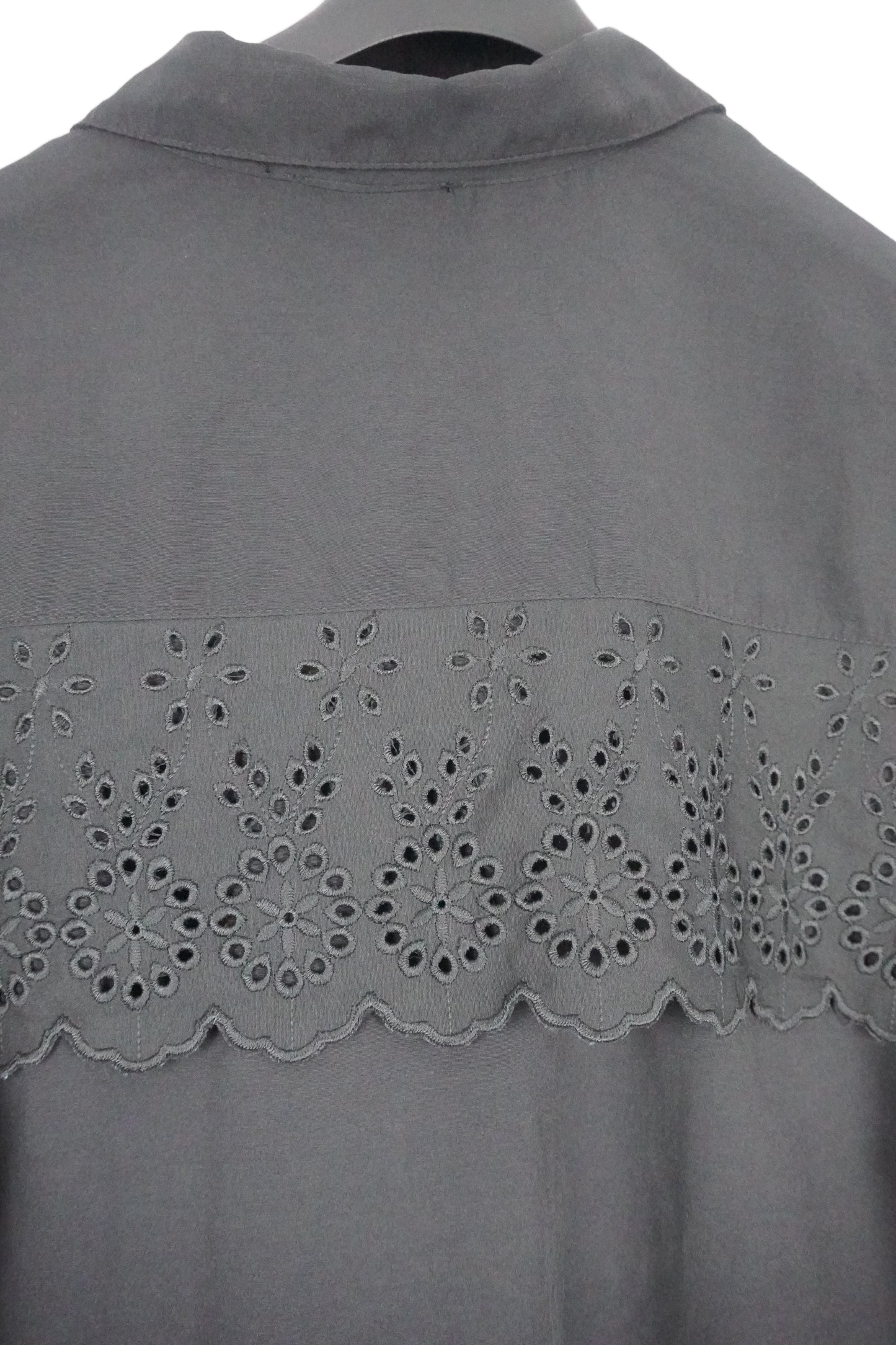 schwarze long-Bluse mit Spitze