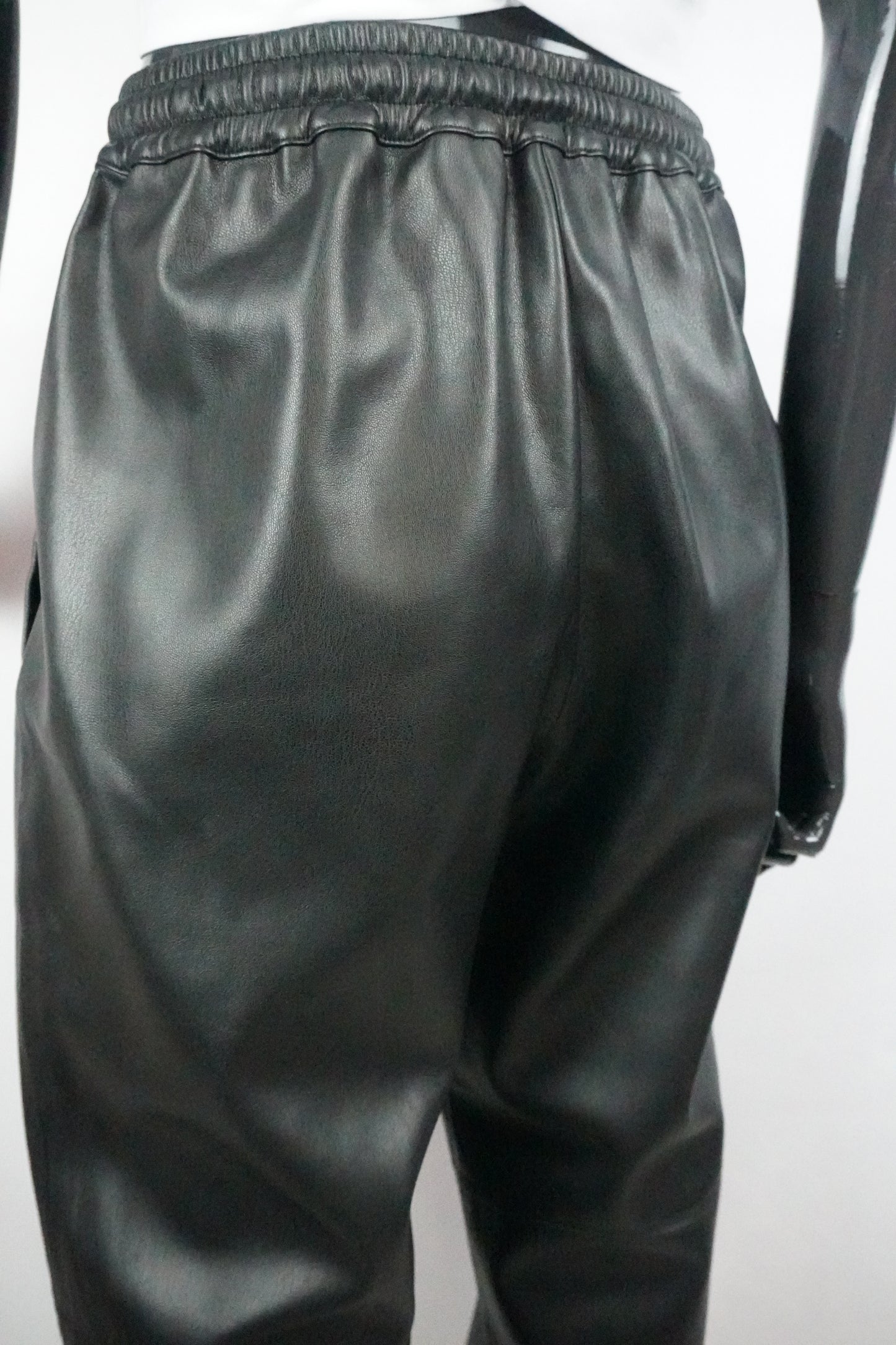 schwarze Kunstlederhose WRSTBHVR