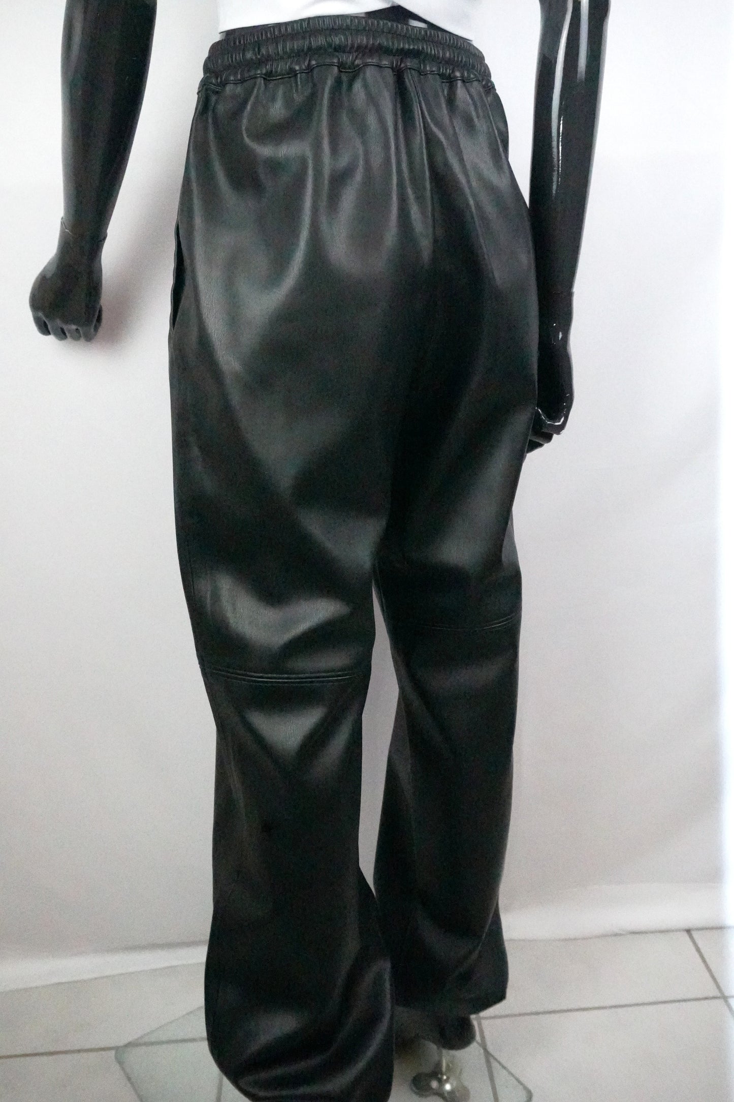 schwarze Kunstlederhose WRSTBHVR