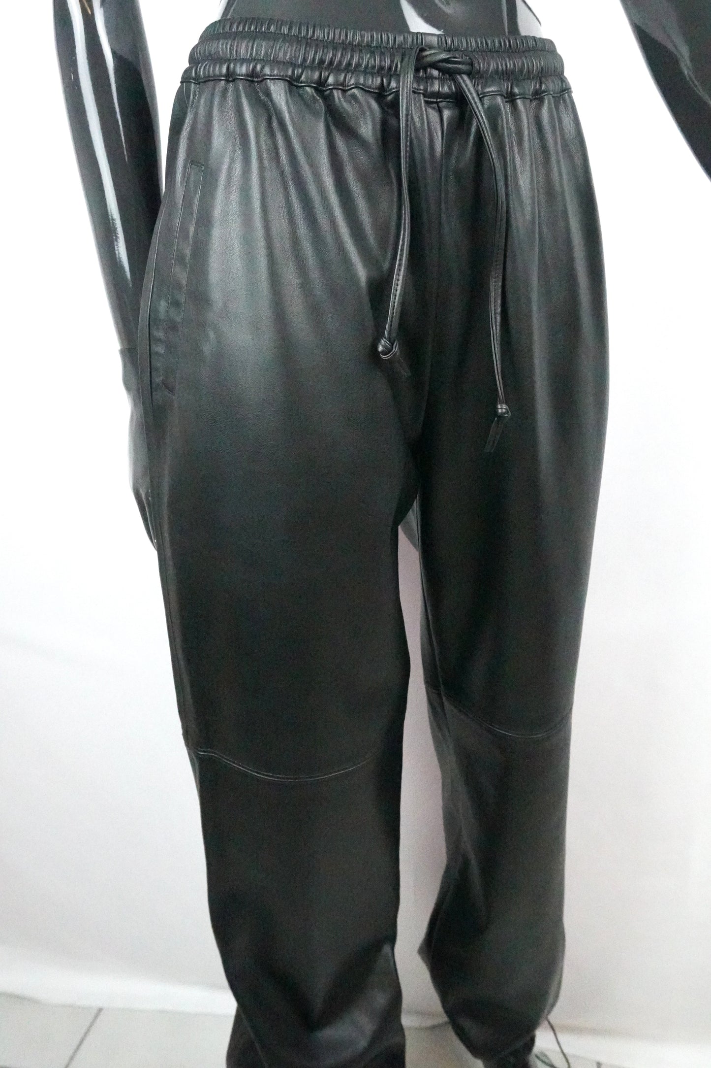 schwarze Kunstlederhose WRSTBHVR