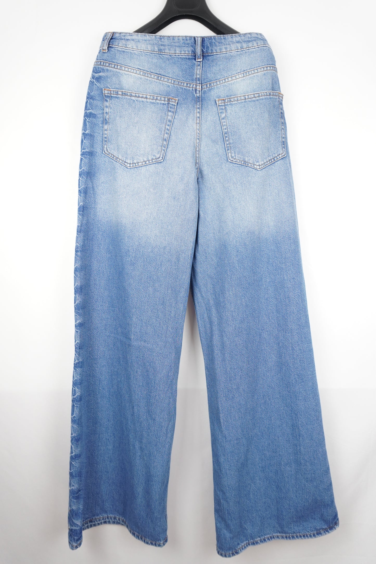 Jeans mit seitlichen Nieten