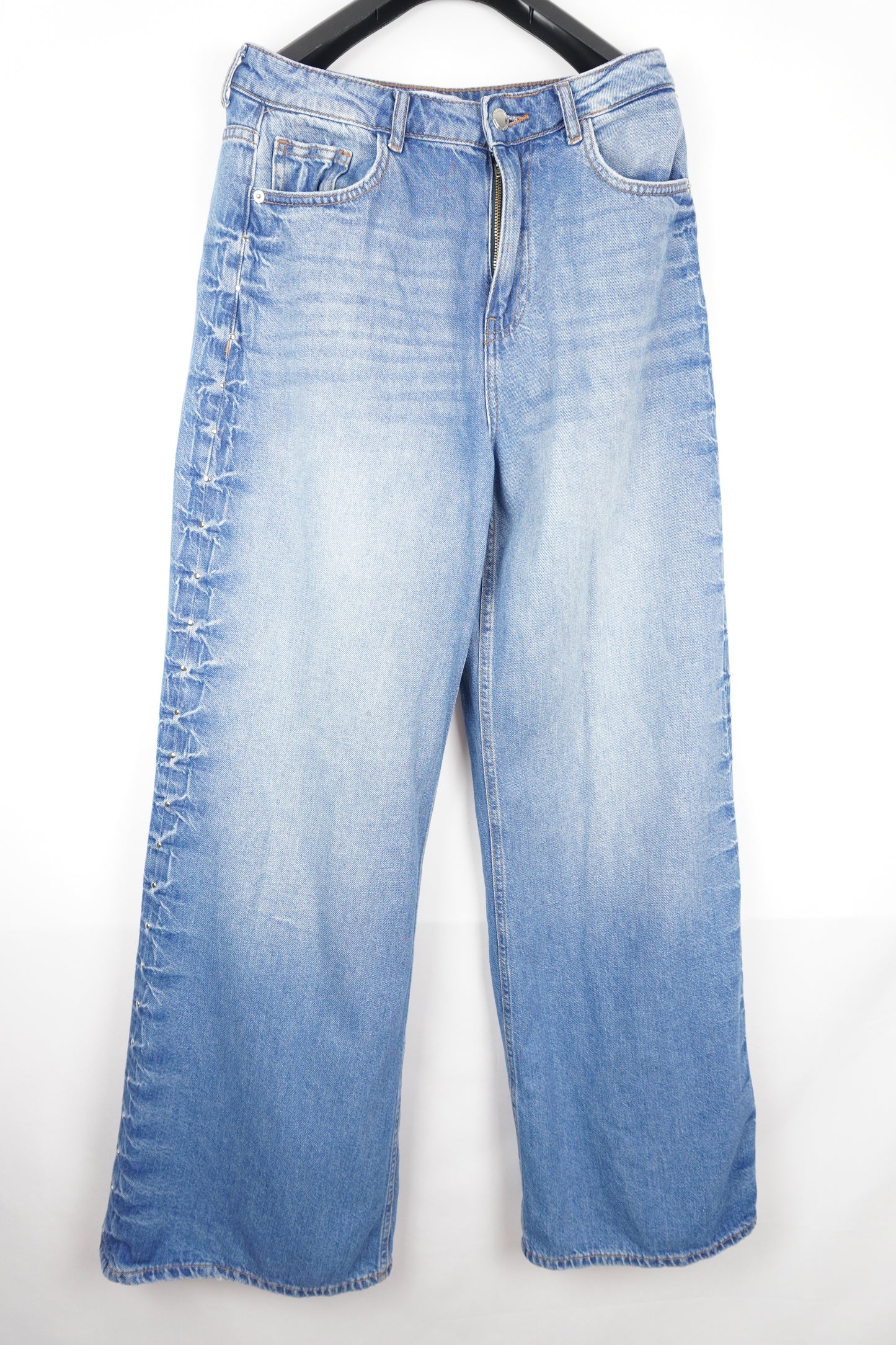 Jeans mit seitlichen Nieten
