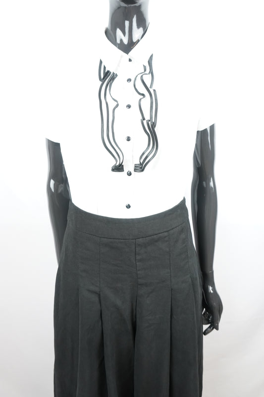 Marlene-Hose & weiße Rüschenbluse