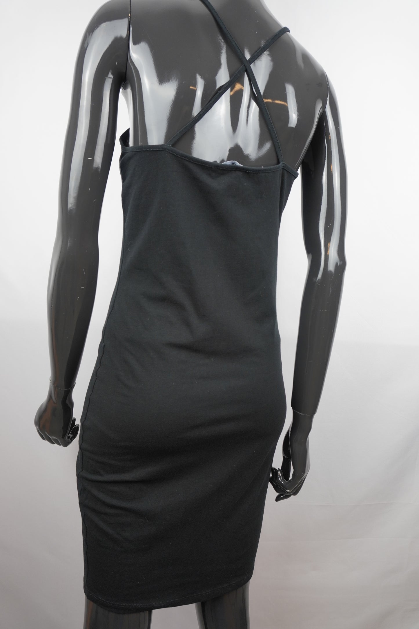 schwarzes Träger-Mini-Kleid