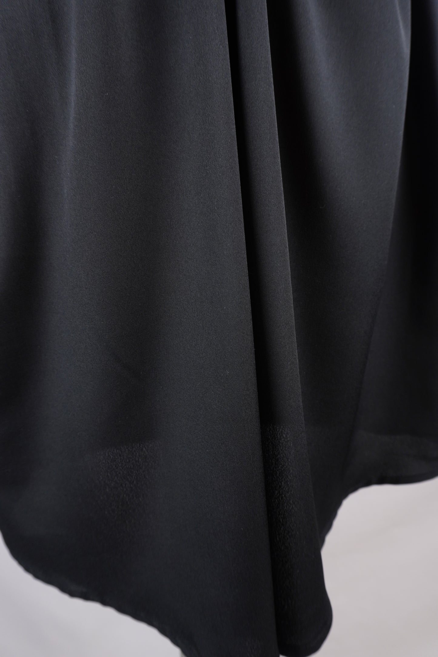 schwarzes leichtes Kleid