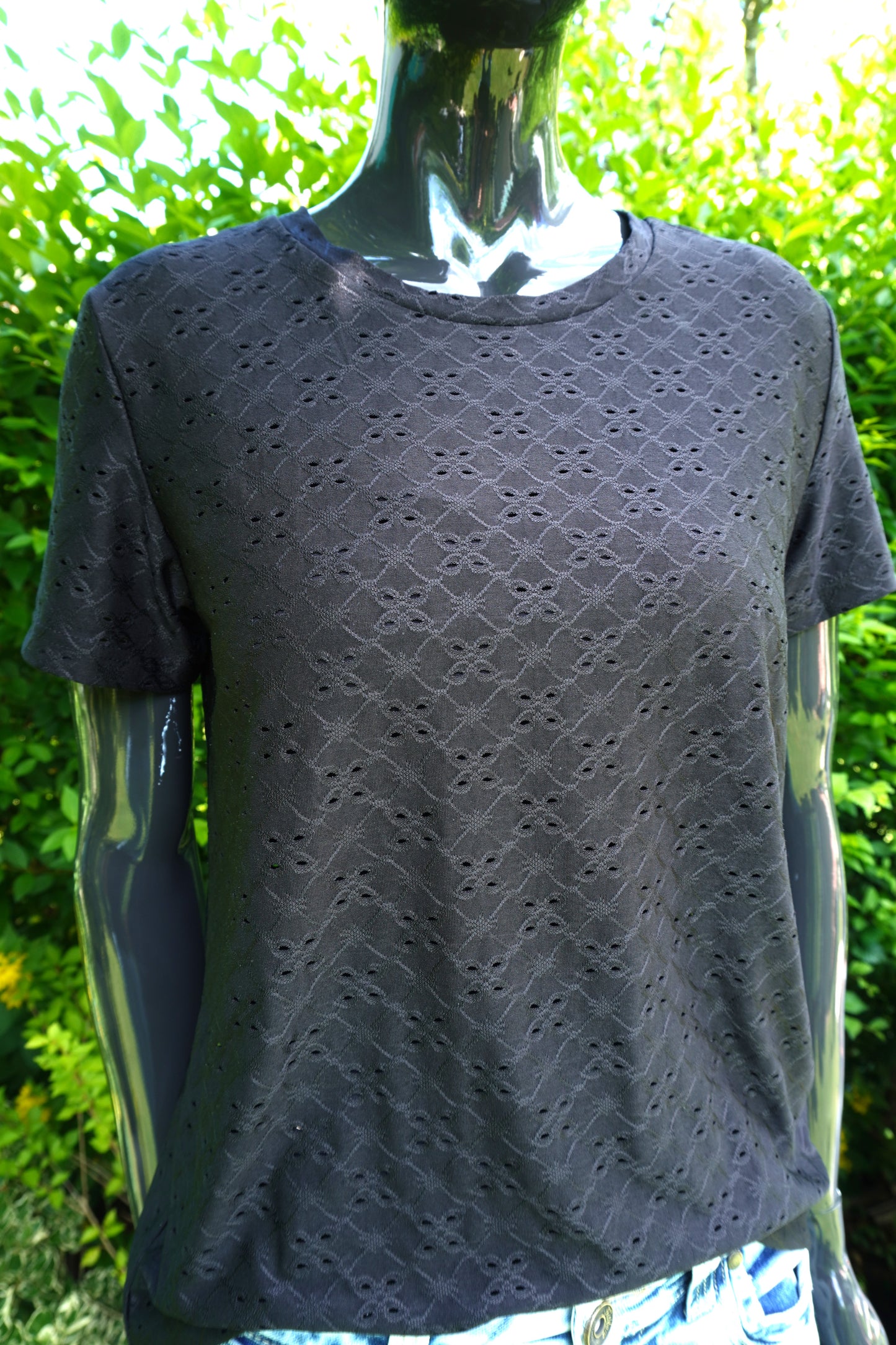 JDY Shirt schwarz mit Lochmuster