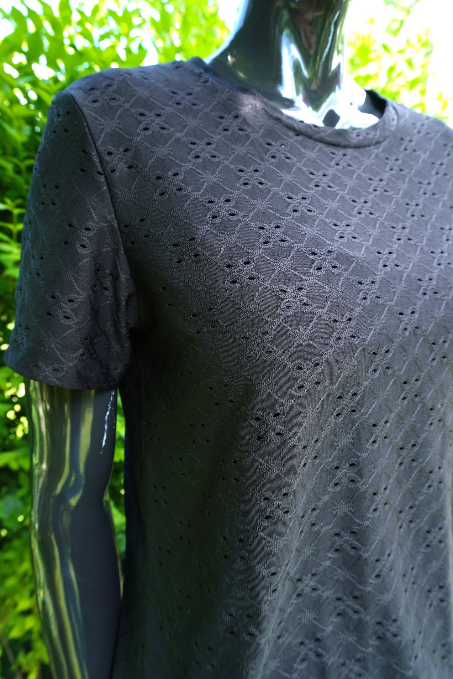 JDY Shirt schwarz mit Lochmuster