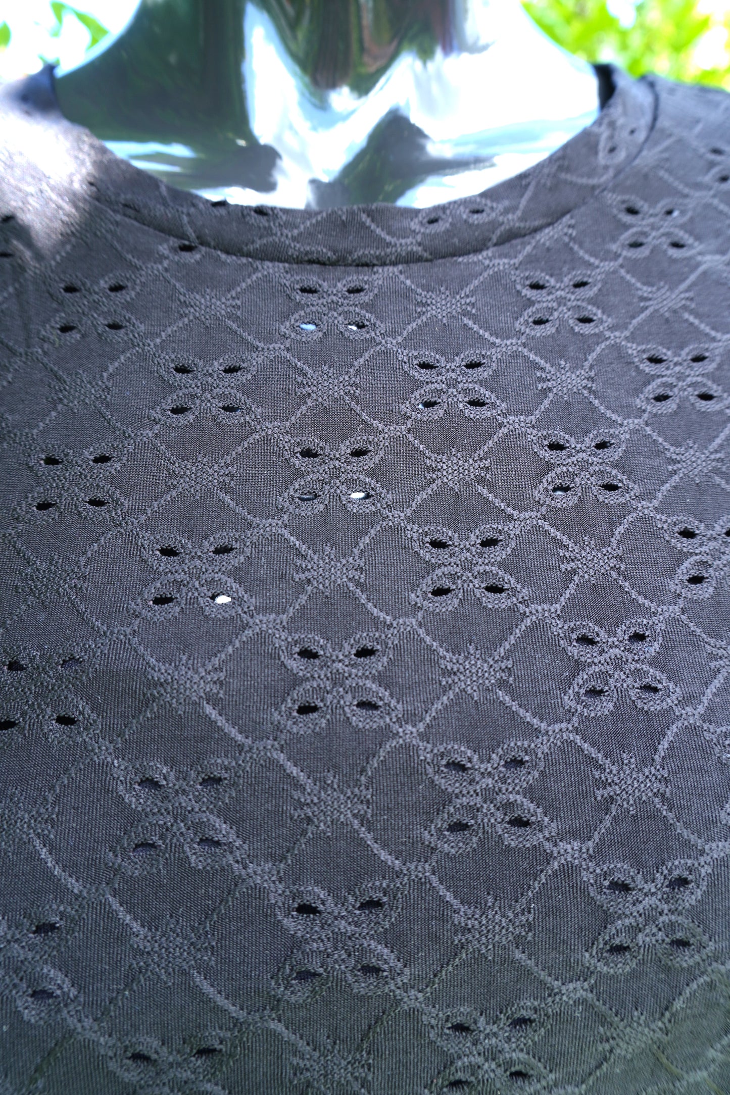 JDY Shirt schwarz mit Lochmuster
