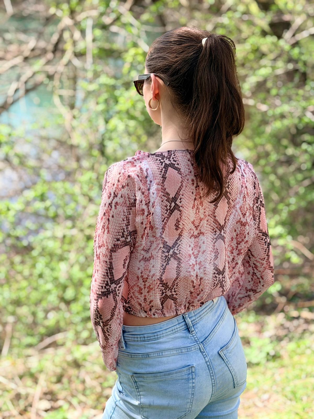Kurzbluse snake-skin-print
