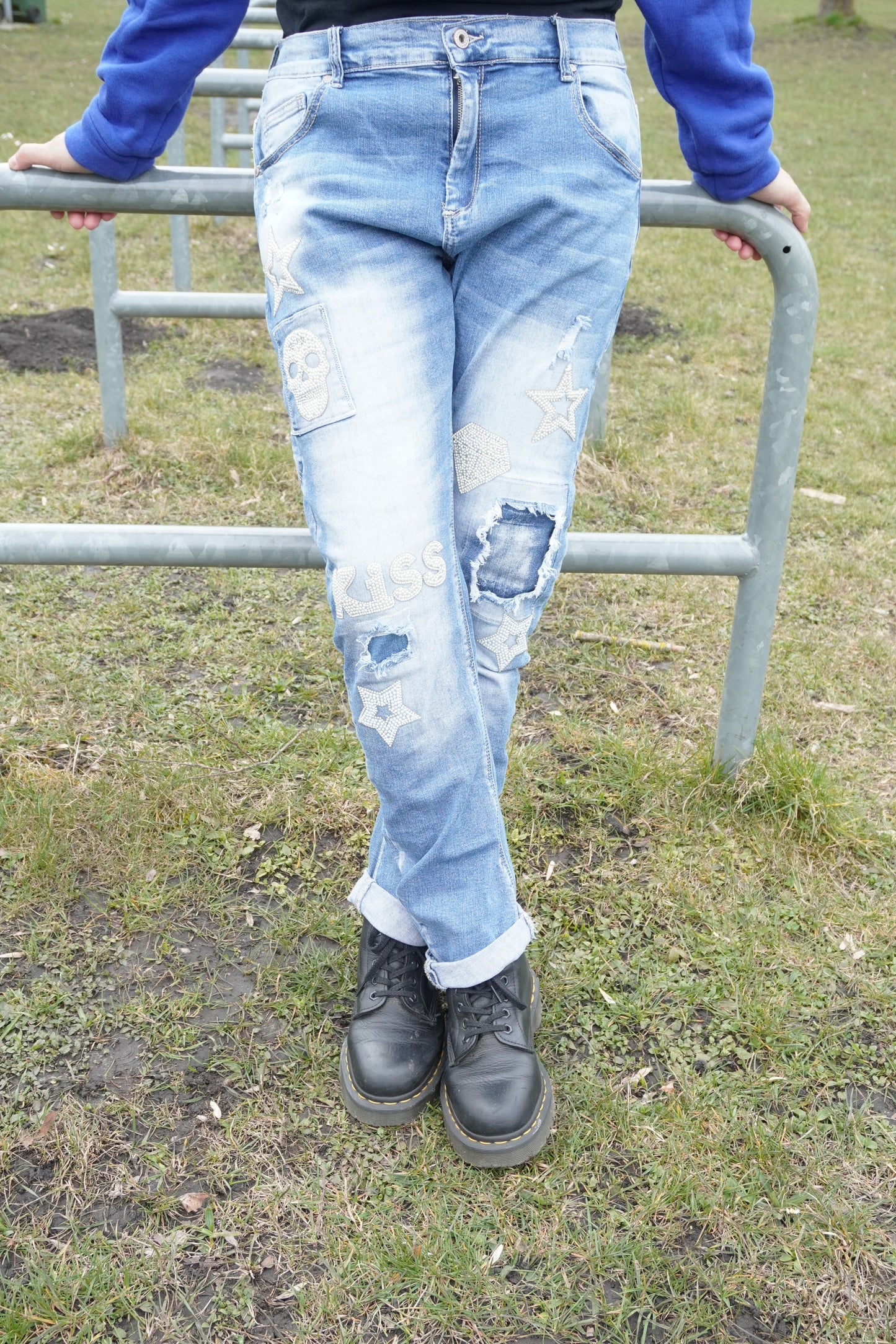 Jeans mit Glitzer-Applikationen