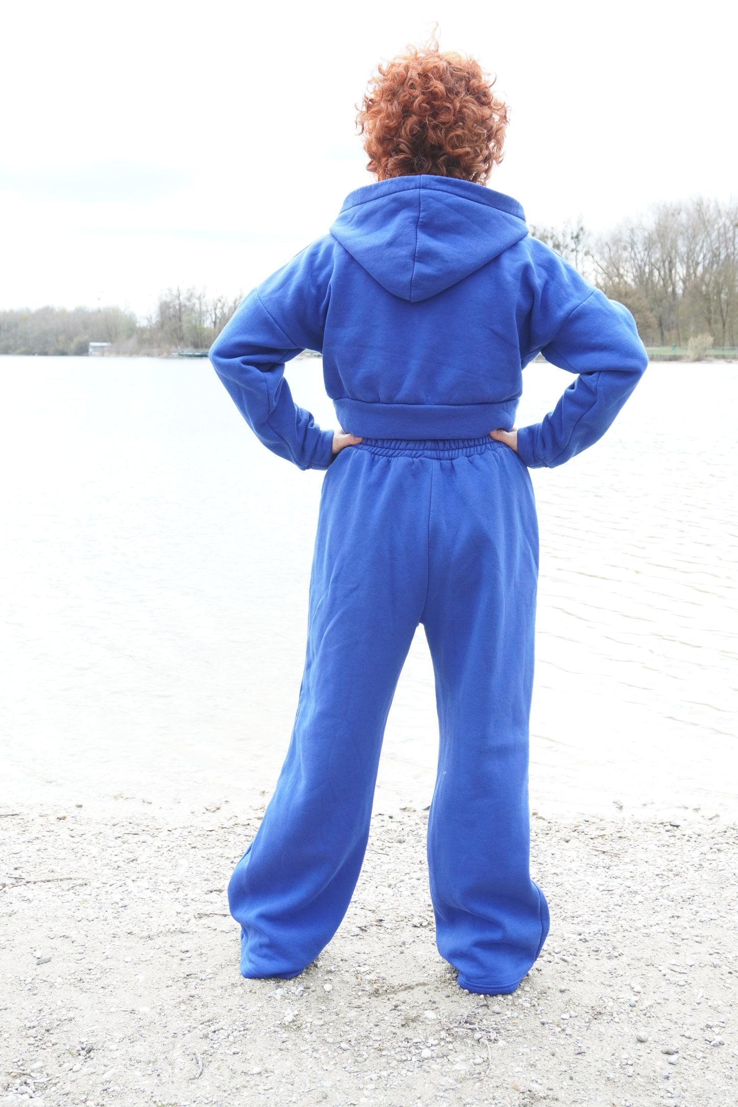 lässiger blauer Zweiteiler